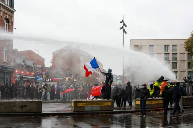 Protest, Act 2: PHOTOPQR, VOIX DU NORD, Thierry Thorel, October 24, 2026. Lille, October 24, 2026. Protest in the streets of the capital of Flanders, Act 2: Here, a clash between protesters and CRS officers. Photo by Thierry Thorel, La Voix du Nord, France, Oct. 24, 2026. Another day of protests this Saturday, and amid fears of renewed violence and looting, restrictions on freedom of movement and assembly have multiplied, drawing sharp criticism from civil liberties groups. Hauts-de-France, France Copyright: xPHOTOPQR VOIXxDUxNORD MAXPPPxThierryxThorelx 20261024VDN7832 20261024VDN7832
