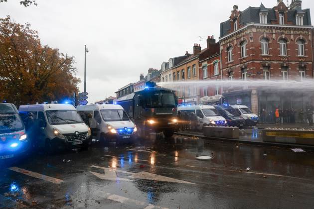 Protest, Act 2: PHOTOPQR, VOIX DU NORD, Thierry Thorel, October 24, 2026. Lille, October 24, 2026. Protest in the streets of the capital of Flanders, Act 2: Here, a clash between protesters and CRS officers. Photo by Thierry Thorel, La Voix du Nord, France, Oct. 24, 2026. Another day of protests this Saturday, and amid fears of renewed violence and looting, restrictions on freedom of movement and assembly have multiplied, drawing sharp criticism from civil liberties groups. Hauts-de-France, France Copyright: xPHOTOPQR VOIXxDUxNORD MAXPPPxThierryxThorelx 20261024VDN7837 20261024VDN7837