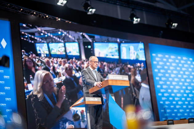 Bundeskanzler Friedrich Merz spricht vor dem CSU-Parteitag in München;Parteitag der CSU in München, München Bayern Deutschland Messegelände München