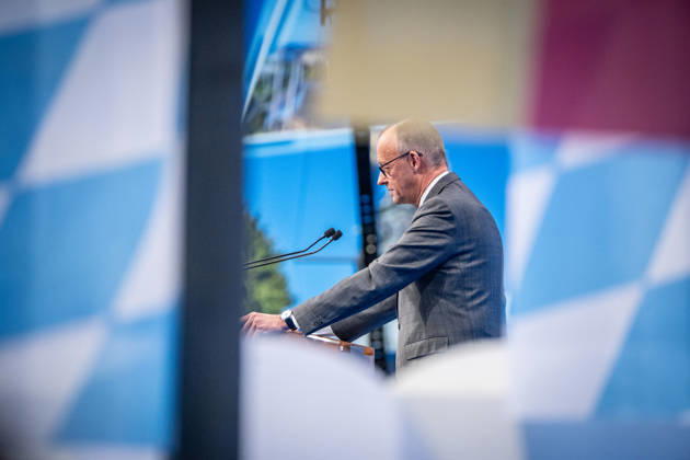 Bundeskanzler Friedrich Merz spricht vor dem CSU-Parteitag in München;Parteitag der CSU in München, München Bayern Deutschland Messegelände München