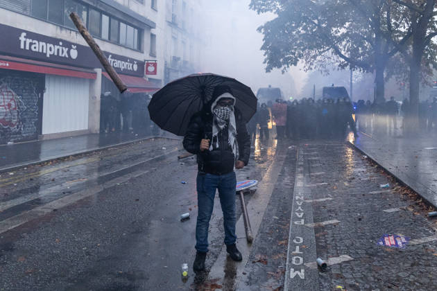 Demonstrators clash with police near Porte de Vincennes amid ongoing protests in Paris PARIS, FRANCE - OCTOBER 24: Demonstrators clash with police near Porte de vincennes during a demonstration amid ongoing social and political tensions in Paris, France, on October 24, 2026. Police take security measures during the protests. Ibrahim Ezzat Anadolu Paris France. Editorial use only. Please get in touch for any other usage.  Copyright: x2026xAnadoluxIbrahimxEzzatx
