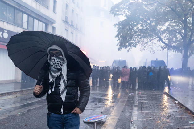 Demonstrators clash with police near Porte de Vincennes amid ongoing protests in Paris PARIS, FRANCE - OCTOBER 24: Demonstrators clash with police near Porte de vincennes during a demonstration amid ongoing social and political tensions in Paris, France, on October 24, 2026. Police take security measures during the protests. Ibrahim Ezzat Anadolu Paris France. Editorial use only. Please get in touch for any other usage.  Copyright: x2026xAnadoluxIbrahimxEzzatx
