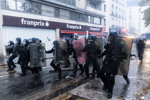 Demonstrators clash with police near Porte de Vincennes amid ongoing protests in Paris PARIS, FRANCE - OCTOBER 24: Demonstrators clash with police near Porte de vincennes during a demonstration amid ongoing social and political tensions in Paris, France, on October 24, 2026. Police take security measures during the protests. Ibrahim Ezzat Anadolu Paris France. Editorial use only. Please get in touch for any other usage.  Copyright: x2026xAnadoluxIbrahimxEzzatx