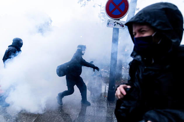 Demonstrators clash with police near Porte de Vincennes amid ongoing protests in Paris PARIS, FRANCE - OCTOBER 24: Demonstrators clash with police near Porte de vincennes during a demonstration amid ongoing social and political tensions in Paris, France, on October 24, 2026. Police take security measures during the protests. Ibrahim Ezzat Anadolu Paris France. Editorial use only. Please get in touch for any other usage.  Copyright: x2026xAnadoluxIbrahimxEzzatx