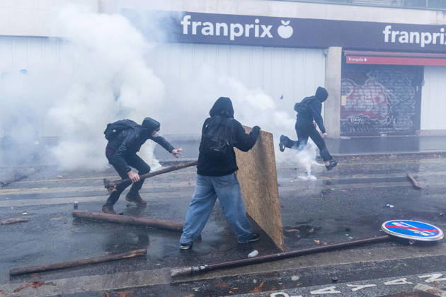 Demonstrators clash with police near Porte de Vincennes amid ongoing protests in Paris PARIS, FRANCE - OCTOBER 24: Demonstrators clash with police near Porte de vincennes during a demonstration amid ongoing social and political tensions in Paris, France, on October 24, 2026. Police take security measures during the protests. Ibrahim Ezzat Anadolu Paris France. Editorial use only. Please get in touch for any other usage.  Copyright: x2026xAnadoluxIbrahimxEzzatx