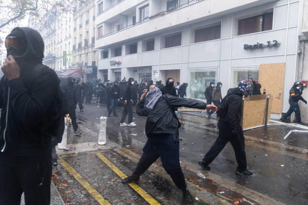 Demonstrators clash with police near Porte de Vincennes amid ongoing protests in Paris PARIS, FRANCE - OCTOBER 24: Demonstrators clash with police near Porte de vincennes during a demonstration amid ongoing social and political tensions in Paris, France, on October 24, 2026. Police take security measures during the protests. Ibrahim Ezzat Anadolu Paris France. Editorial use only. Please get in touch for any other usage.  Copyright: x2026xAnadoluxIbrahimxEzzatx