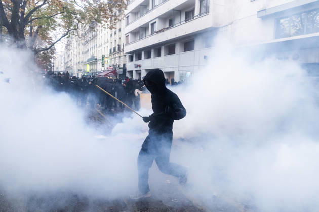 Demonstrators clash with police near Porte de Vincennes amid ongoing protests in Paris PARIS, FRANCE - OCTOBER 24: Demonstrators clash with police near Porte de vincennes during a demonstration amid ongoing social and political tensions in Paris, France, on October 24, 2026. Police take security measures during the protests. Ibrahim Ezzat Anadolu Paris France. Editorial use only. Please get in touch for any other usage.  Copyright: x2026xAnadoluxIbrahimxEzzatx