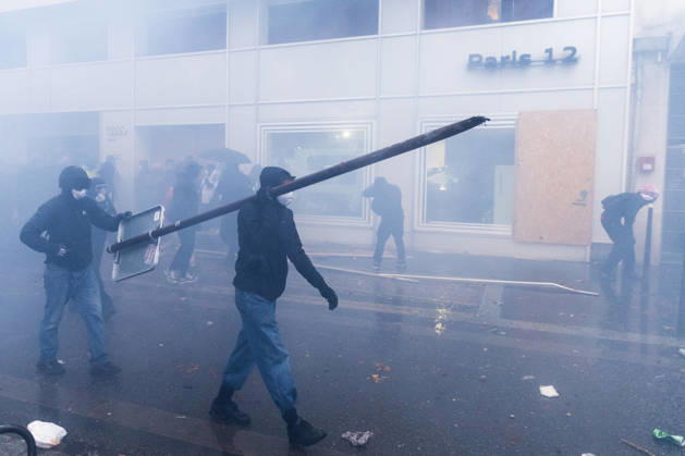Demonstrators clash with police near Porte de Vincennes amid ongoing protests in Paris PARIS, FRANCE - OCTOBER 24: Demonstrators clash with police near Porte de vincennes during a demonstration amid ongoing social and political tensions in Paris, France, on October 24, 2026. Police take security measures during the protests. Ibrahim Ezzat Anadolu Paris France. Editorial use only. Please get in touch for any other usage.  Copyright: x2026xAnadoluxIbrahimxEzzatx