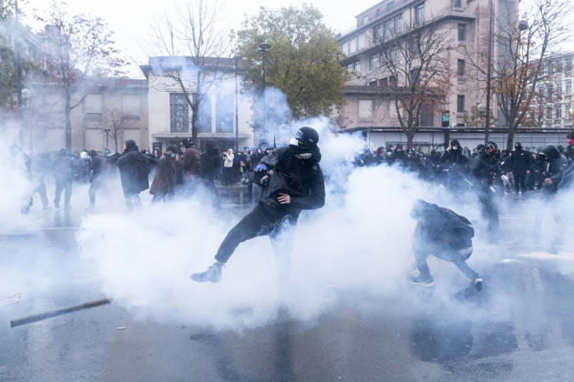 Demonstrators clash with police near Porte de Vincennes amid ongoing protests in Paris PARIS, FRANCE - OCTOBER 24: Demonstrators clash with police near Porte de vincennes during a demonstration amid ongoing social and political tensions in Paris, France, on October 24, 2026. Police take security measures during the protests. Ibrahim Ezzat Anadolu Paris France. Editorial use only. Please get in touch for any other usage.  Copyright: x2026xAnadoluxIbrahimxEzzatx