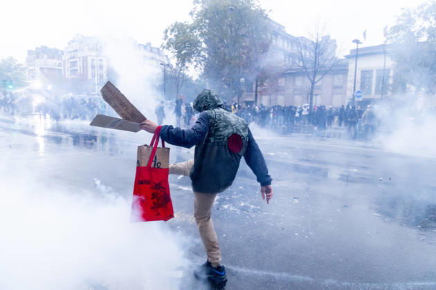 Demonstrators clash with police near Porte de Vincennes amid ongoing protests in Paris PARIS, FRANCE - OCTOBER 24: Demonstrators clash with police near Porte de vincennes during a demonstration amid ongoing social and political tensions in Paris, France, on October 24, 2026. Police take security measures during the protests. Ibrahim Ezzat Anadolu Paris France. Editorial use only. Please get in touch for any other usage.  Copyright: x2026xAnadoluxIbrahimxEzzatx