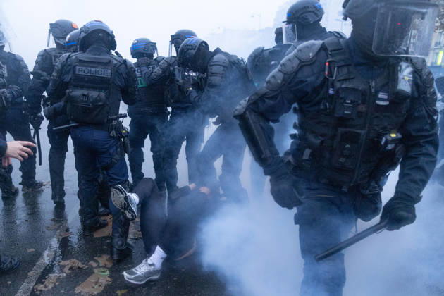 Demonstrators clash with police near Porte de Vincennes amid ongoing protests in Paris PARIS, FRANCE - OCTOBER 24: Police detain some of the demonstrators as protesters clash with police near Porte de vincennes during a demonstration amid ongoing social and political tensions in Paris, France, on October 24, 2026. Police take security measures during the protests. Ibrahim Ezzat Anadolu Paris France. Editorial use only. Please get in touch for any other usage.  Copyright: x2026xAnadoluxIbrahimxEzzatx