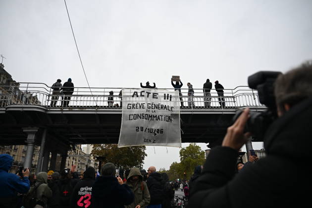 Police intervene in demonstrators amid ongoing protests in Paris PARIS, FRANCE - OCTOBER 24: Demonstrators carrying banners, gather during a demonstration amid ongoing social and political tensions in Paris, France, on October 24, 2026. Police take security measures during the protests. Mouneb Taim Anadolu Paris France. Editorial use only. Please get in touch for any other usage.  Copyright: x2026xAnadoluxMounebxTaimx