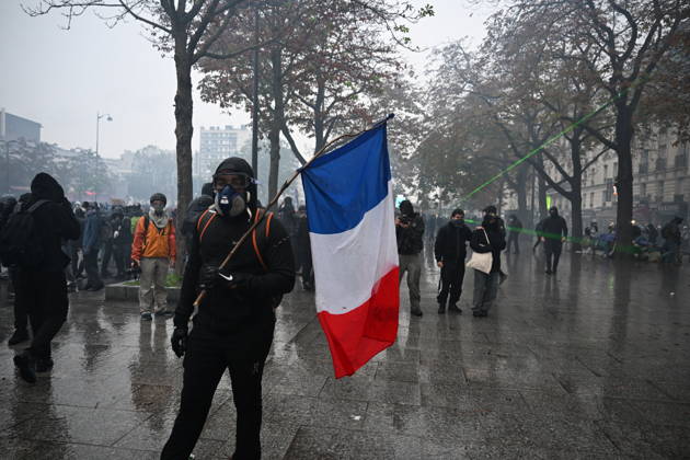 Police intervene in demonstrators amid ongoing protests in Paris PARIS, FRANCE - OCTOBER 24: Demonstrators carrying banners, gather during a demonstration amid ongoing social and political tensions in Paris, France, on October 24, 2026. Police take security measures during the protests. Mouneb Taim Anadolu Paris France. Editorial use only. Please get in touch for any other usage.  Copyright: x2026xAnadoluxMounebxTaimx