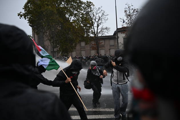Police intervene in demonstrators amid ongoing protests in Paris PARIS, FRANCE - OCTOBER 24: Demonstrators carrying banners, gather during a demonstration amid ongoing social and political tensions in Paris, France, on October 24, 2026. Police take security measures during the protests. Mouneb Taim Anadolu Paris France. Editorial use only. Please get in touch for any other usage.  Copyright: x2026xAnadoluxMounebxTaimx