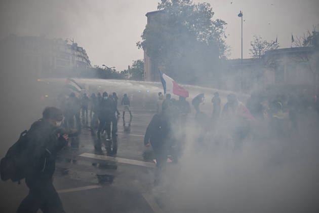 Police intervene in demonstrators amid ongoing protests in Paris PARIS, FRANCE - OCTOBER 24: Demonstrators carrying banners, gather during a demonstration amid ongoing social and political tensions in Paris, France, on October 24, 2026. Police take security measures during the protests. Mouneb Taim Anadolu Paris France. Editorial use only. Please get in touch for any other usage.  Copyright: x2026xAnadoluxMounebxTaimx