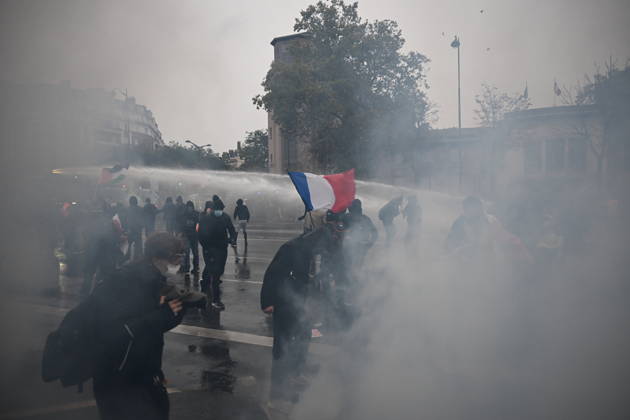 Police intervene in demonstrators amid ongoing protests in Paris PARIS, FRANCE - OCTOBER 24: Demonstrators carrying banners, gather during a demonstration amid ongoing social and political tensions in Paris, France, on October 24, 2026. Police take security measures during the protests. Mouneb Taim Anadolu Paris France. Editorial use only. Please get in touch for any other usage.  Copyright: x2026xAnadoluxMounebxTaimx