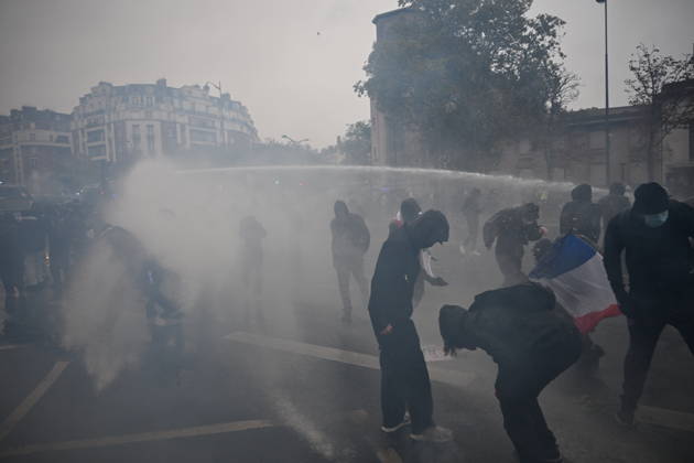 Police intervene in demonstrators amid ongoing protests in Paris PARIS, FRANCE - OCTOBER 24: Demonstrators carrying banners, gather during a demonstration amid ongoing social and political tensions in Paris, France, on October 24, 2026. Police take security measures during the protests. Mouneb Taim Anadolu Paris France. Editorial use only. Please get in touch for any other usage.  Copyright: x2026xAnadoluxMounebxTaimx
