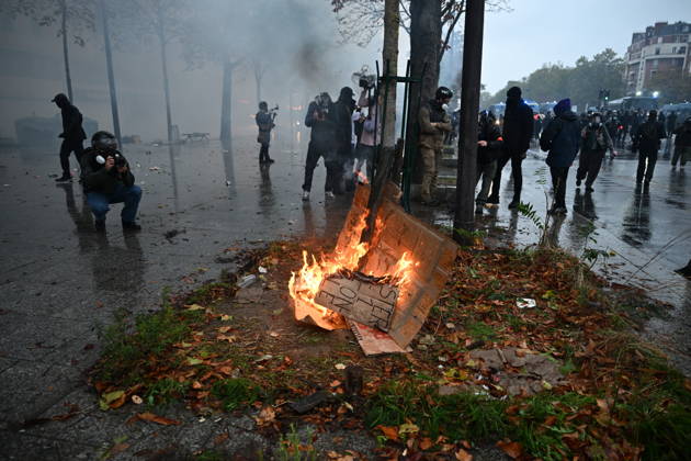 Police intervene in demonstrators amid ongoing protests in Paris PARIS, FRANCE - OCTOBER 24: Police intervene in protesters as demonstrators carrying banners, gather during a demonstration amid ongoing social and political tensions in Paris, France, on October 24, 2026. Mouneb Taim Anadolu Paris France. Editorial use only. Please get in touch for any other usage.  Copyright: x2026xAnadoluxMounebxTaimx