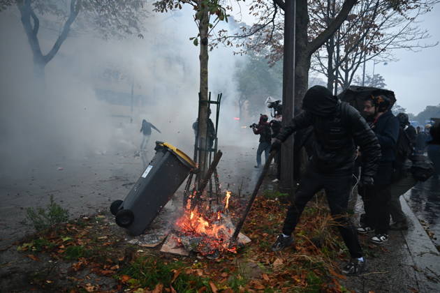 Police intervene in demonstrators amid ongoing protests in Paris PARIS, FRANCE - OCTOBER 24: Police intervene in protesters as demonstrators carrying banners, gather during a demonstration amid ongoing social and political tensions in Paris, France, on October 24, 2026. Mouneb Taim Anadolu Paris France. Editorial use only. Please get in touch for any other usage.  Copyright: x2026xAnadoluxMounebxTaimx
