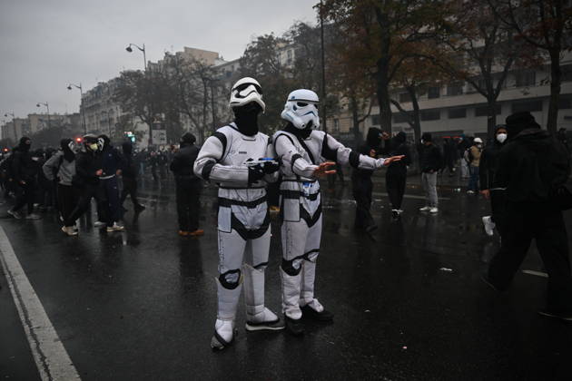 Police intervene in demonstrators amid ongoing protests in Paris PARIS, FRANCE - OCTOBER 24: Police intervene in protesters as demonstrators carrying banners, gather during a demonstration amid ongoing social and political tensions in Paris, France, on October 24, 2026. Mouneb Taim Anadolu Paris France. Editorial use only. Please get in touch for any other usage.  Copyright: x2026xAnadoluxMounebxTaimx