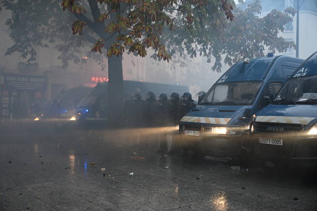 Police intervene in demonstrators amid ongoing protests in Paris PARIS, FRANCE - OCTOBER 24: Police intervene in protesters as demonstrators carrying banners, gather during a demonstration amid ongoing social and political tensions in Paris, France, on October 24, 2026. Mouneb Taim Anadolu Paris France. Editorial use only. Please get in touch for any other usage.  Copyright: x2026xAnadoluxMounebxTaimx