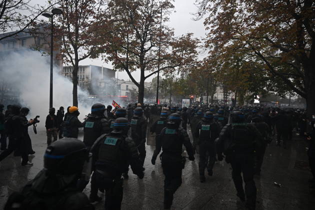 Police intervene in demonstrators amid ongoing protests in Paris PARIS, FRANCE - OCTOBER 24: Police intervene in protesters as demonstrators carrying banners, gather during a demonstration amid ongoing social and political tensions in Paris, France, on October 24, 2026. Mouneb Taim Anadolu Paris France. Editorial use only. Please get in touch for any other usage.  Copyright: x2026xAnadoluxMounebxTaimx