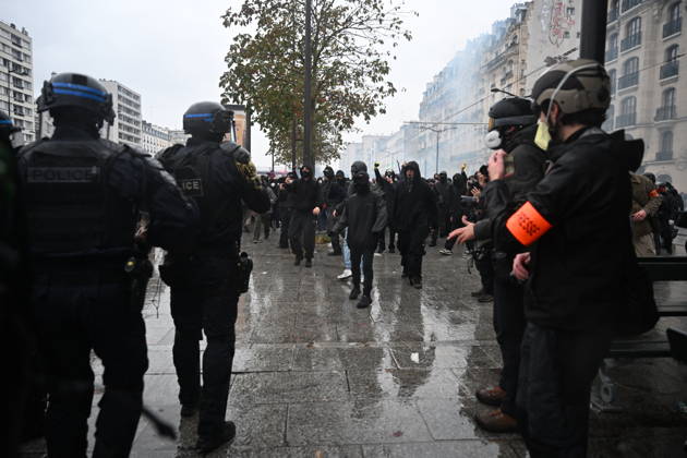 Police intervene in demonstrators amid ongoing protests in Paris PARIS, FRANCE - OCTOBER 24: Police intervene in protesters as demonstrators carrying banners, gather during a demonstration amid ongoing social and political tensions in Paris, France, on October 24, 2026. Mouneb Taim Anadolu Paris France. Editorial use only. Please get in touch for any other usage.  Copyright: x2026xAnadoluxMounebxTaimx
