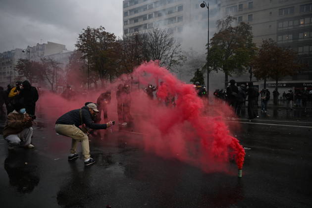 Police intervene in demonstrators amid ongoing protests in Paris PARIS, FRANCE - OCTOBER 24: Police intervene in protesters as demonstrators carrying banners, gather during a demonstration amid ongoing social and political tensions in Paris, France, on October 24, 2026. Mouneb Taim Anadolu Paris France. Editorial use only. Please get in touch for any other usage.  Copyright: x2026xAnadoluxMounebxTaimx