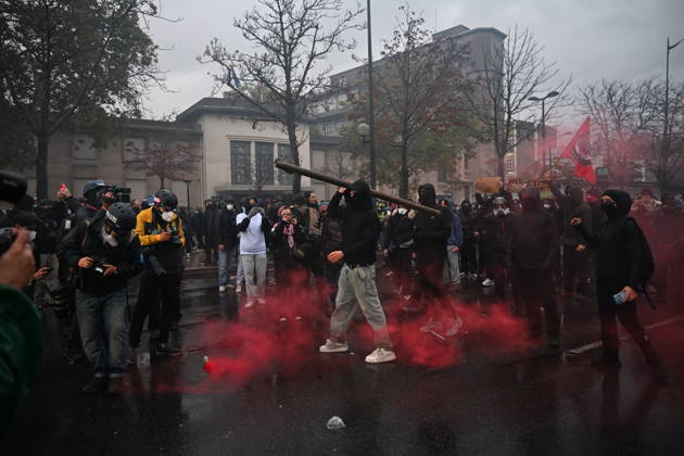Police intervene in demonstrators amid ongoing protests in Paris PARIS, FRANCE - OCTOBER 24: Police intervene in protesters as demonstrators carrying banners, gather during a demonstration amid ongoing social and political tensions in Paris, France, on October 24, 2026. Mouneb Taim Anadolu Paris France. Editorial use only. Please get in touch for any other usage.  Copyright: x2026xAnadoluxMounebxTaimx