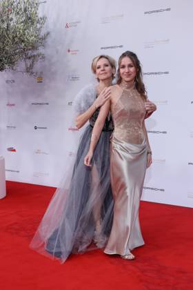 Leipziger Opernball 2026 Andrea Kathrin Loewig, Josephine Emilia Loewig Leipziger Opernball 2026, Oper Leipzig, Datum: 24.10.2026 Copyright: xEventpress Kratschx