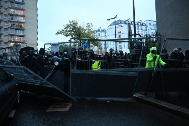 Police intervene in demonstrators amid ongoing protests in Paris PARIS, FRANCE - OCTOBER 24: Police intervene in protesters as demonstrators carrying banners, gather during a demonstration amid ongoing social and political tensions in Paris, France, on October 24, 2026. Mouneb Taim Anadolu Paris France. Editorial use only. Please get in touch for any other usage.  Copyright: x2026xAnadoluxMounebxTaimx