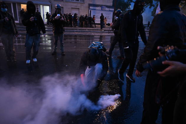 Police intervene in demonstrators amid ongoing protests in Paris PARIS, FRANCE - OCTOBER 24: Police intervene in protesters as demonstrators carrying banners, gather during a demonstration amid ongoing social and political tensions in Paris, France, on October 24, 2026. Mouneb Taim Anadolu Paris France. Editorial use only. Please get in touch for any other usage.  Copyright: x2026xAnadoluxMounebxTaimx