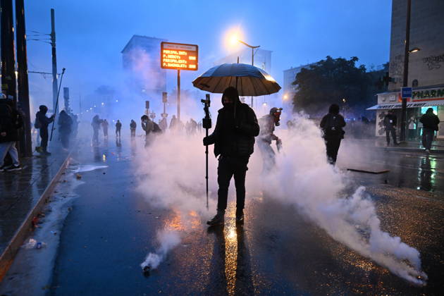 Police intervene in demonstrators amid ongoing protests in Paris PARIS, FRANCE - OCTOBER 24: Police intervene in protesters as demonstrators carrying banners, gather during a demonstration amid ongoing social and political tensions in Paris, France, on October 24, 2026. Mouneb Taim Anadolu Paris France. Editorial use only. Please get in touch for any other usage.  Copyright: x2026xAnadoluxMounebxTaimx