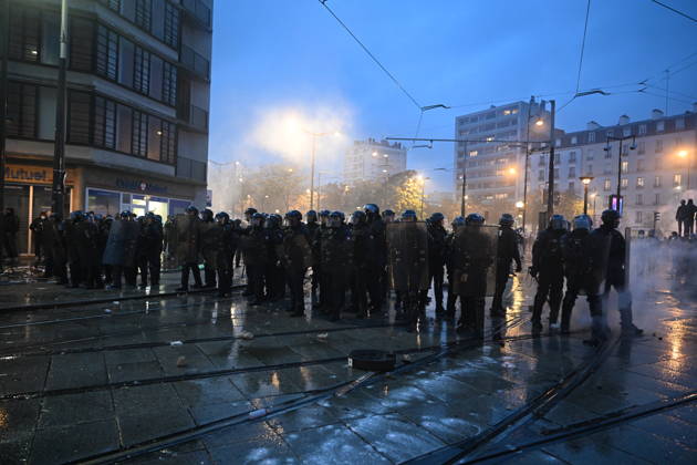 Police intervene in demonstrators amid ongoing protests in Paris PARIS, FRANCE - OCTOBER 24: Police intervene in protesters as demonstrators carrying banners, gather during a demonstration amid ongoing social and political tensions in Paris, France, on October 24, 2026. Mouneb Taim Anadolu Paris France. Editorial use only. Please get in touch for any other usage.  Copyright: x2026xAnadoluxMounebxTaimx