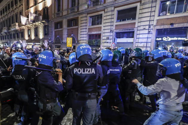 Demonstration against the Italian government in Rome ROME, ITALY, OCTOBER 24: Italian anti-riot police officers face demonstrators during a protest against the Italian government in Rome, Italy, on October 24, 2026. Riccardo De Luca Anadolu Rome Italy. Editorial use only. Please get in touch for any other usage.  Copyright: x2026xAnadoluxRiccardoxDexLucax