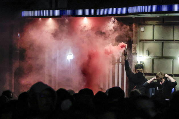 Demonstration against the Italian government in Rome ROME, ITALY, OCTOBER 24: A demonstrator holds a smoke flare during a protest against the Italian government in Rome, Italy, on October 24, 2026. Riccardo De Luca Anadolu Rome Italy. Editorial use only. Please get in touch for any other usage.  Copyright: x2026xAnadoluxRiccardoxDexLucax