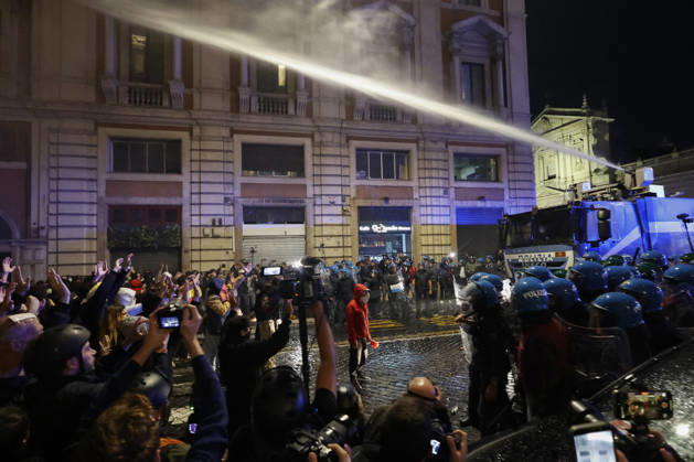 Demonstration against the Italian government in Rome ROME, ITALY, OCTOBER 24: Demonstrators are hit by Italian police’s water cannons during a protest against the Italian government in Rome, Italy, on October 24, 2026. Riccardo De Luca Anadolu Rome Italy. Editorial use only. Please get in touch for any other usage.  Copyright: x2026xAnadoluxRiccardoxDexLucax