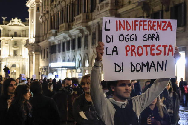 Demonstration against the Italian government in Rome ROME, ITALY, OCTOBER 24: Demonstrators hold a sign during a protest against the Italian government in Rome, Italy, on October 24, 2026. Riccardo De Luca Anadolu Rome Italy. Editorial use only. Please get in touch for any other usage.  Copyright: x2026xAnadoluxRiccardoxDexLucax