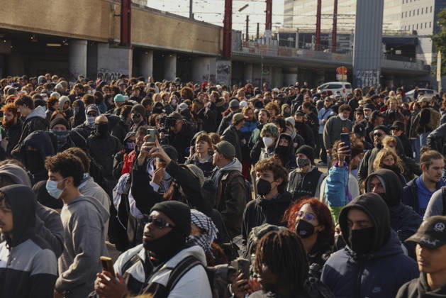 Brussels Belgium Education Protest A large crowd gathers during a protest in Brussels, Belgium on October 24, 2026. Hundreds of mainly young protesters gathered in Brussels to demand more funding for education and public services. Demonstrators further criticized police conduct, accusing officers of excessive force during previous rallies. Brussels Brussels Capital Belgium Copyright: xMohammedxHamadax