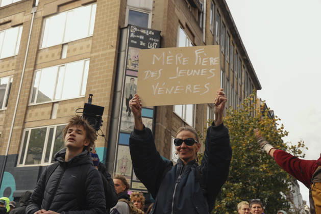 Brussels Belgium Education Protest A demonstrator holds a protest sign reading Proud mother of outraged youth during a march in Brussels, Belgium on October 24, 2026. Hundreds of mainly young protesters gathered in Brussels to demand more funding for education and public services. Demonstrators further criticized police conduct, accusing officers of excessive force during previous rallies. Brussels Brussels Capital Belgium Copyright: xMohammedxHamadax