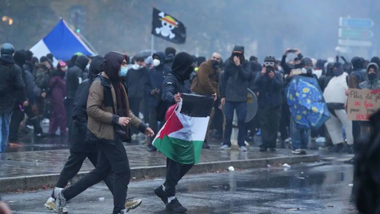 A demonstration against government policy wad held in Paris, France, on October 24, 2026. Protests follow last weekend s demonstrations, which were marked by violent clashes and widespread damage. (CTKxPhoto PavelxNemecek) CTKPhotoF202610240026901  CTKPhotoF202610240026901