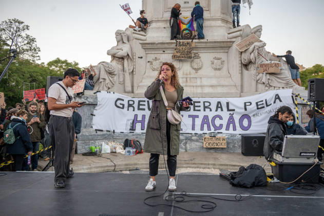 October 24, 2026, Lisbon, Lisbon, Portugal: Demonstrators take part in a protest organized by the Acampada de Lisboa housing movement, demanding affordable housing, limits on rising rents and an end to property speculation. The march takes place in central Lisbon, from Marques de Pombal to Rossio Square, following recent police removal of protest tents and the detention of 55 demonstrators during housing protests in the Portuguese capital. Lisbon Portugal  - ZUMAr238 20261024_zip_r238_029 Copyright: xRicardoxRochax