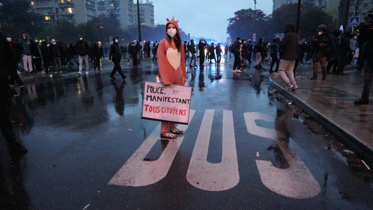 A demonstration against government policy wad held in Paris, France, on October 24, 2026. Protests follow last weekend s demonstrations, which were marked by violent clashes and widespread damage. (CTKxPhoto PavelxNemecek) CTKPhotoF202610240027301  CTKPhotoF202610240027301
