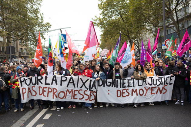 Yellow Vests Protest Act II - Paris RL Demonstration in favor of purchasing power, the protection of public services, and fiscal and social justice, in Paris on October 24, 2026 as part of a nationwide call for mobilisation and protest bringing together former members of the Yellow Vest movement, labor unions, high school and university students. Photo by Raphael Lafargue ABACAPRESS.COM Paris France  Copyright: xLafarguexRaphael ABACAx