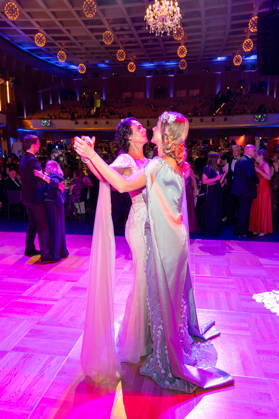 Leipzig - 30. Leipziger Opernball auf dem Augustusplatz 24.10.2026 ab 17 Uhr Leipzig, Augustusplatz (Oper Leipzig) Fotograf: EHL Media Rico Welzel Im Foto: Natalia Yegorova (links) und Iryna Thater Am 24. Oktober 2026 findet in der Oper Leipzig der 31. Leipziger Opernball statt. Dazu sind erneut Dutzende nationale und internationale Stars eingeladen. Leipzig Oper Leipzig Sachsen Deutschland Copyright: xEHLxMedia RicoxWelzelx 20261024_opernball-saal-2_1