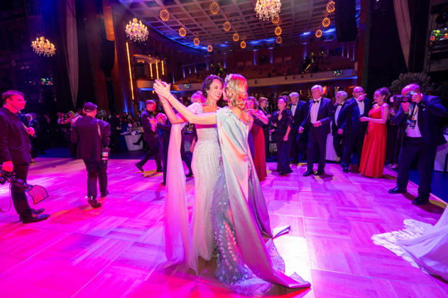 Leipzig - 30. Leipziger Opernball auf dem Augustusplatz 24.10.2026 ab 17 Uhr Leipzig, Augustusplatz (Oper Leipzig) Fotograf: EHL Media Rico Welzel Im Foto: Natalia Yegorova (links) und Iryna Thater Am 24. Oktober 2026 findet in der Oper Leipzig der 31. Leipziger Opernball statt. Dazu sind erneut Dutzende nationale und internationale Stars eingeladen. Leipzig Oper Leipzig Sachsen Deutschland Copyright: xEHLxMedia RicoxWelzelx 20261024_opernball-saal-2_2