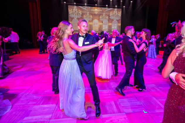 Leipzig - 30. Leipziger Opernball auf dem Augustusplatz 24.10.2026 ab 17 Uhr Leipzig, Augustusplatz (Oper Leipzig) Fotograf: EHL Media Rico Welzel Im Foto: Johannes Hendrik Langer, Schauspieler Am 24. Oktober 2026 findet in der Oper Leipzig der 31. Leipziger Opernball statt. Dazu sind erneut Dutzende nationale und internationale Stars eingeladen. Leipzig Oper Leipzig Sachsen Deutschland Copyright: xEHLxMedia RicoxWelzelx 20261024_opernball-saal-2_4