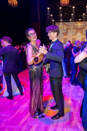 Leipzig - 30. Leipziger Opernball auf dem Augustusplatz 24.10.2026 ab 17 Uhr Leipzig, Augustusplatz (Oper Leipzig) Fotograf: EHL Media Rico Welzel Im Foto: Claudia Eggers, Influencerin mit Benni BK, Influencer Am 24. Oktober 2026 findet in der Oper Leipzig der 31. Leipziger Opernball statt. Dazu sind erneut Dutzende nationale und internationale Stars eingeladen. Leipzig Oper Leipzig Sachsen Deutschland Copyright: xEHLxMedia RicoxWelzelx 20261024_opernball-saal-2_6