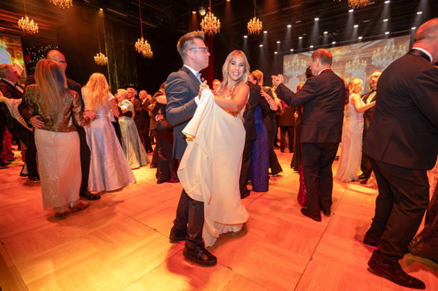Leipzig - 30. Leipziger Opernball auf dem Augustusplatz 24.10.2026 ab 17 Uhr Leipzig, Augustusplatz (Oper Leipzig) Fotograf: EHL Media Rico Welzel Im Foto: Annemarie Eilfeld, Sängerin und Dominik Ledea Am 24. Oktober 2026 findet in der Oper Leipzig der 31. Leipziger Opernball statt. Dazu sind erneut Dutzende nationale und internationale Stars eingeladen. Leipzig Oper Leipzig Sachsen Deutschland Copyright: xEHLxMedia RicoxWelzelx 20261024_opernball-saal_7