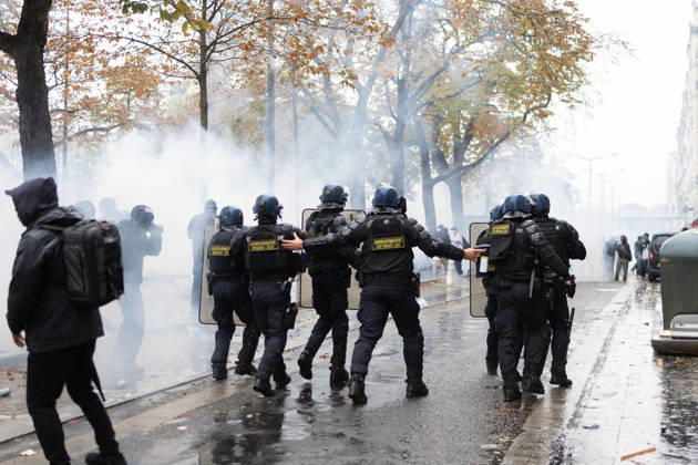 Yellow Vests Protest Act II - Paris RL Protesters clash with police forces at the porte de Vincennes at the end of a demonstration in favor of purchasing power, the protection of public services, and fiscal and social justice, in Paris on October 24, 2026 as part of a nationwide call for mobilisation and protest bringing together former members of the Yellow Vest movement, labor unions, high school and university students. Photo by Raphael Lafargue ABACAPRESS.COM Paris France  Copyright: xLafarguexRaphael ABACAx
